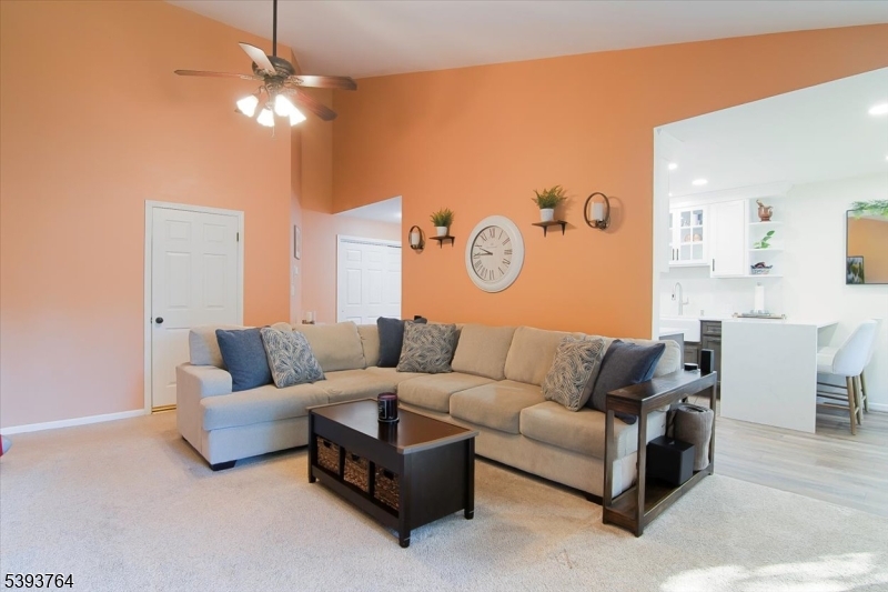 LIVING ROOM This space has endless potential.