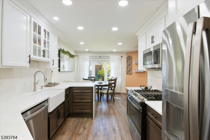 KITCHEN A home chef's dream! Plenty of counter and cabinet space.