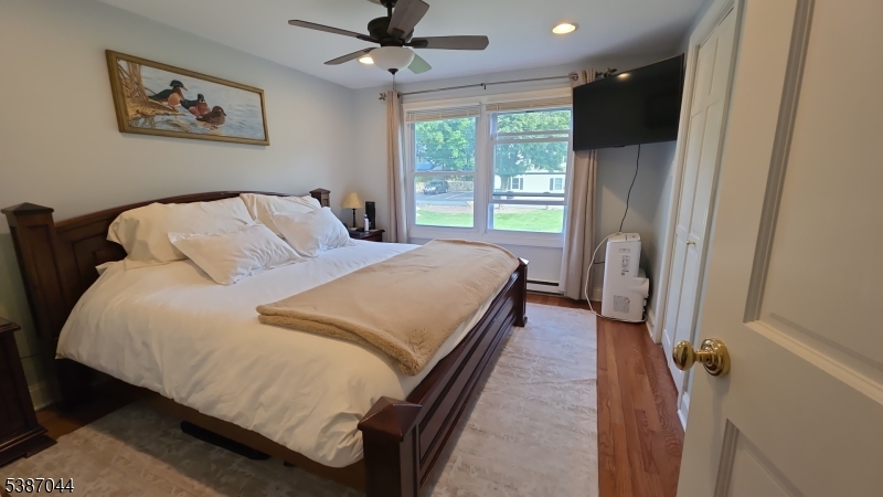 Main bed