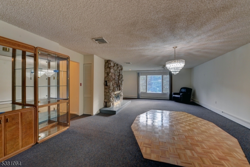 large living rm w dining