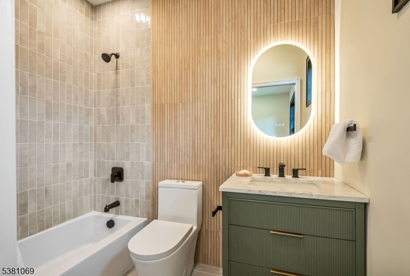Bathroom Warm Earth Toned En-Suite Bathroom
