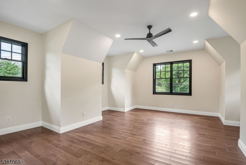 Bedroom Large Bonus Room