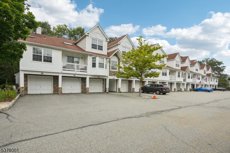 Welcome home to this well maintained 2 bedroom 2.5 bathroom Townhouse located in the highly sought after Willow Walk Community.