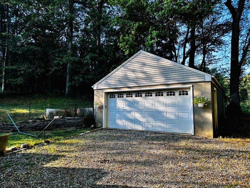 Detached garage