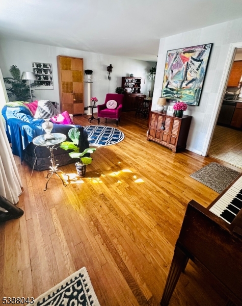 Front Foyer/Living Room