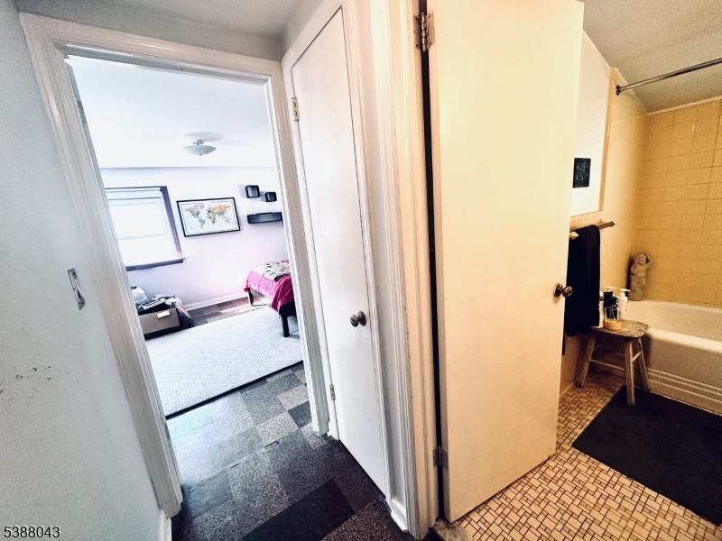 Bedroom/Bathroom Level 3