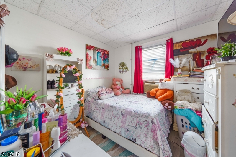 1st bedroom, 1st floor