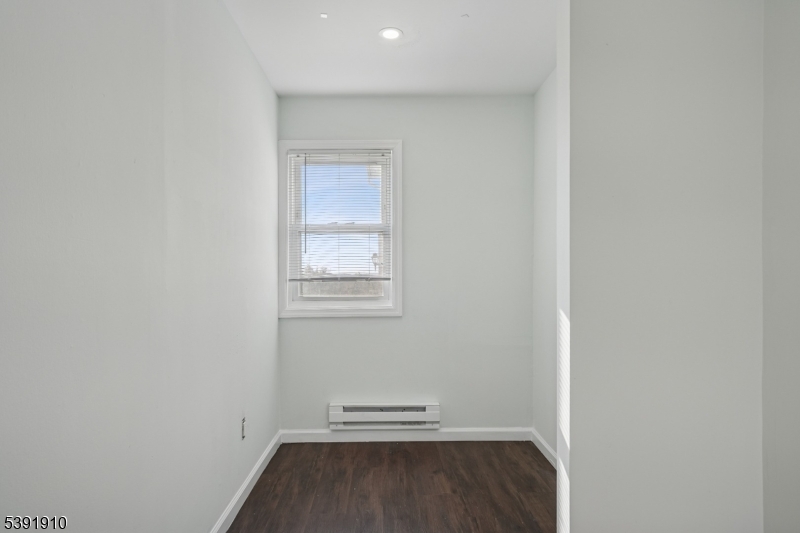 Latge Walk-in Closet