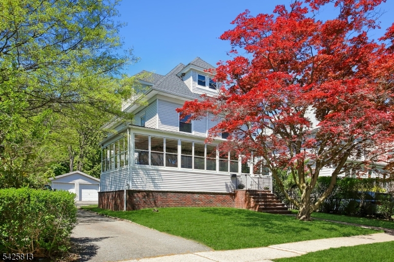 Once upon a time many many years ago, An Italian immigrant couple, Nicola & Vincenza, were living the dream - proudly raising their children here...