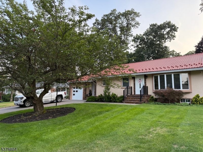 Side view - driveway