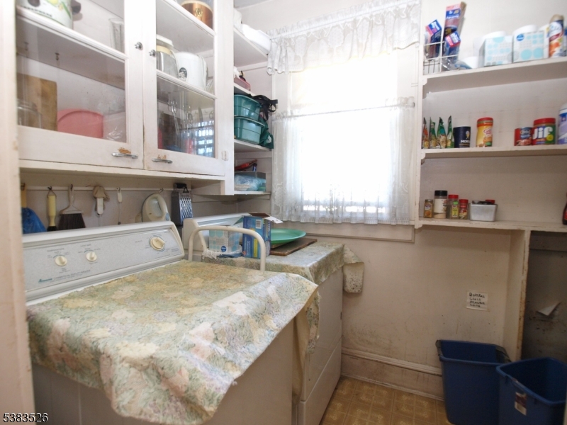 BUTLERS PANTRY LAUNDRY