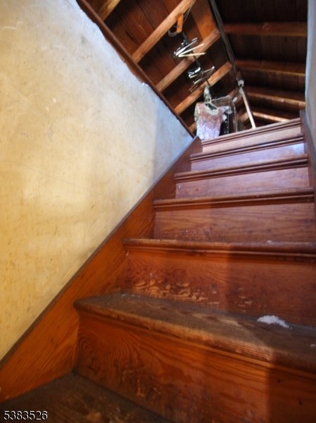 STAIRS TO ATTIC
