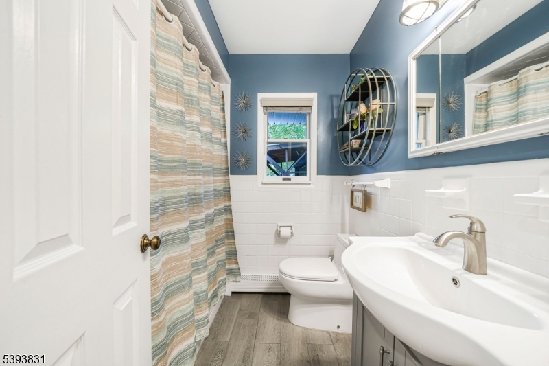 Main Floor Full Bath