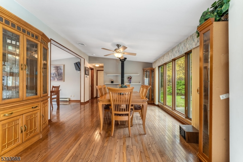 Living room/dining room