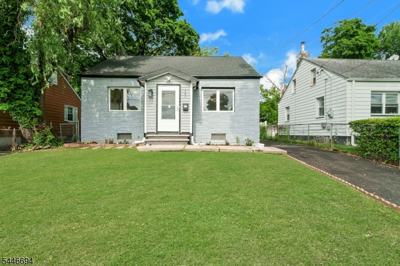 Tastefully renvovated 4bd 3ba capecod.