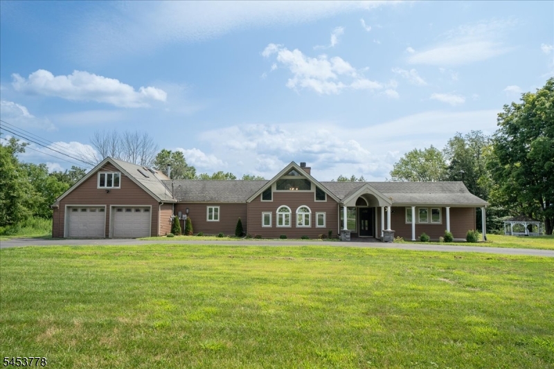 11 Summit Dr