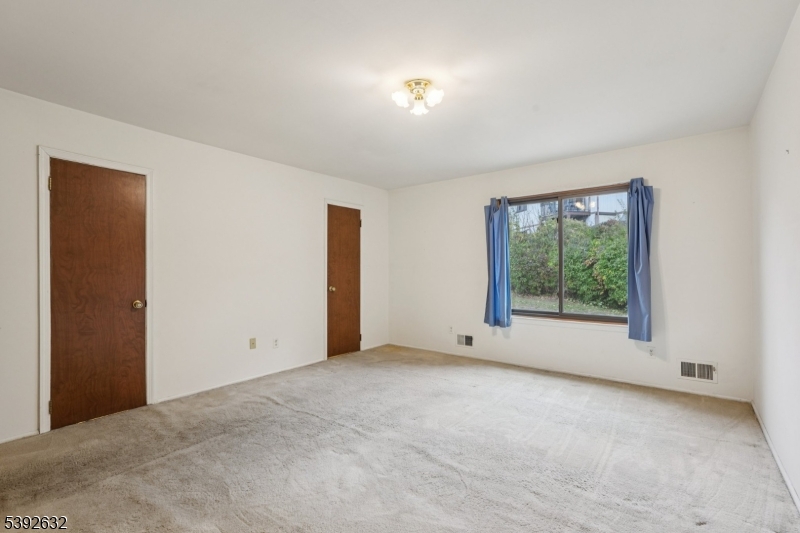 PRIMARY BR W. WALK IN CLOSET