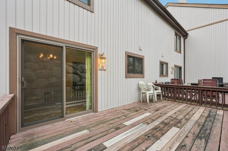 DECK W SLIDERS FROM KITCHEN