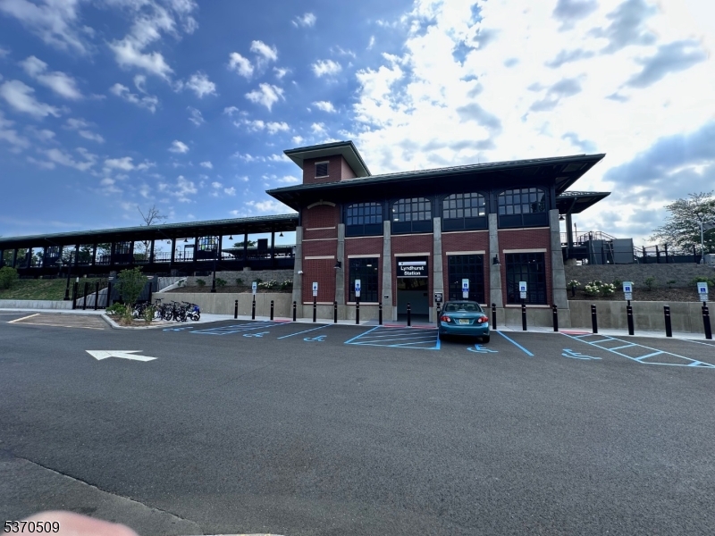 Lyndhurst Station 1 Block Away