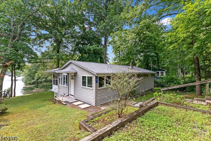 101 W SHORE DR, HAMPTON