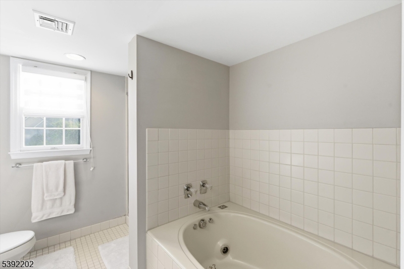 Primary Bath w/ Jetted tub
