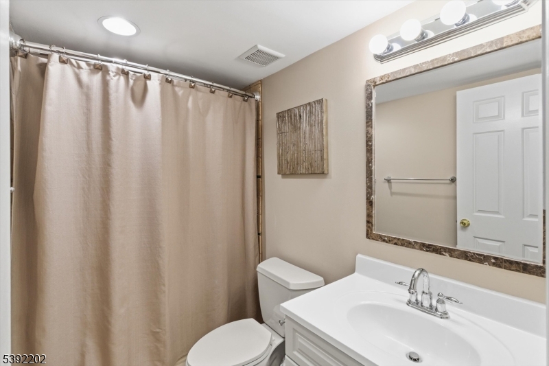 Main level full bath