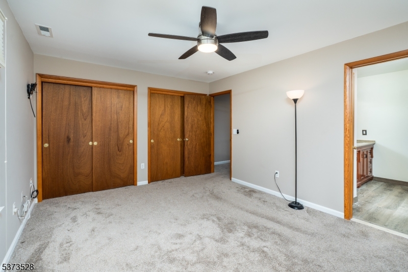 Very Large Main Bedroom w 2 closets and private bath