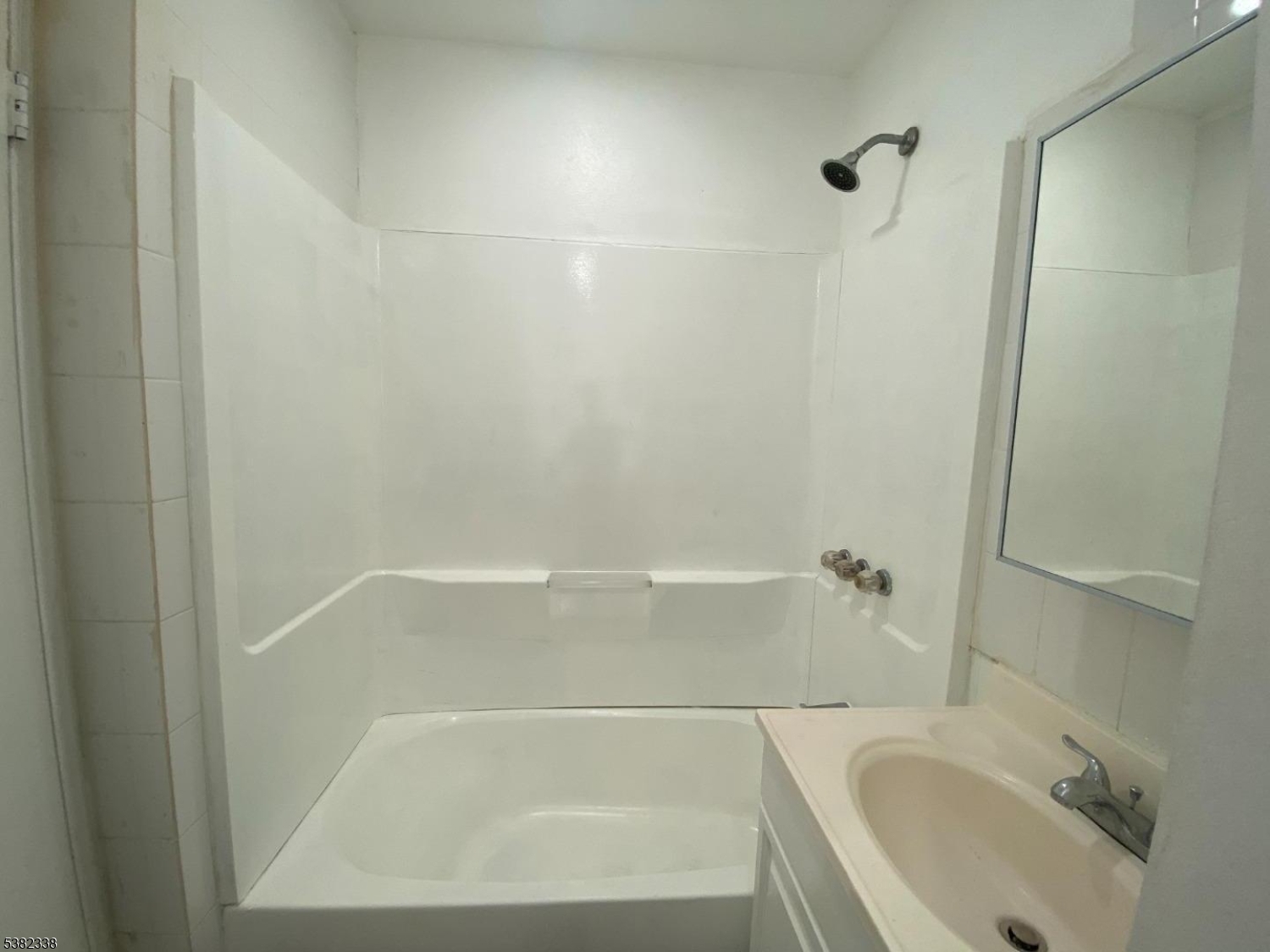 Full Bath with tub/shower