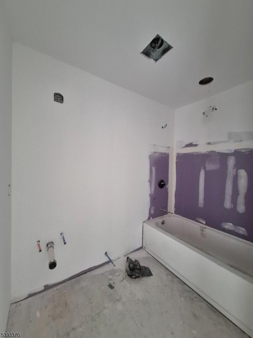 MAIN BATH ON 2ND LEVEL