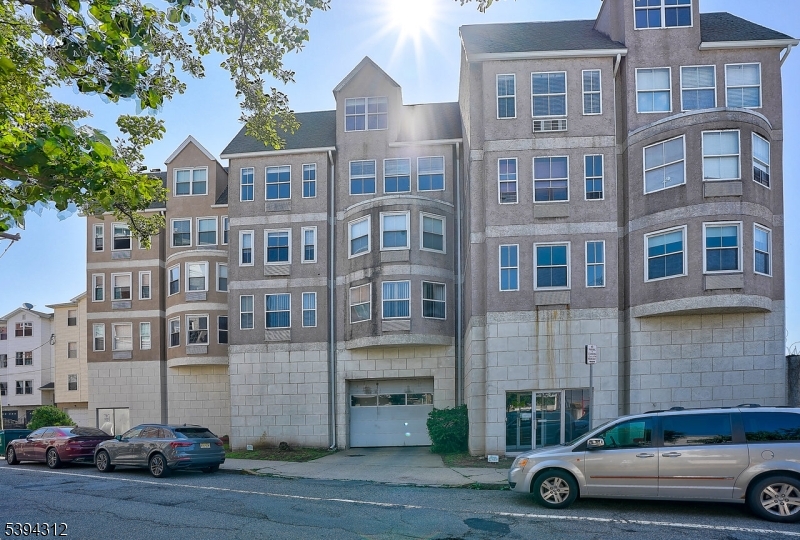 54 Polk St Entrance w/ Garage