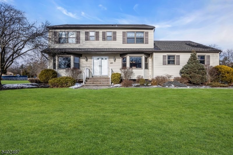 Move in ready Colonial in The Seasons