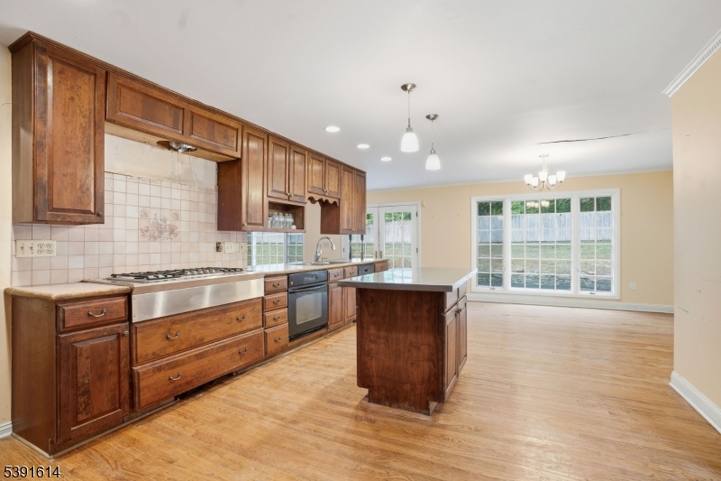 Eat-in Kitchen
