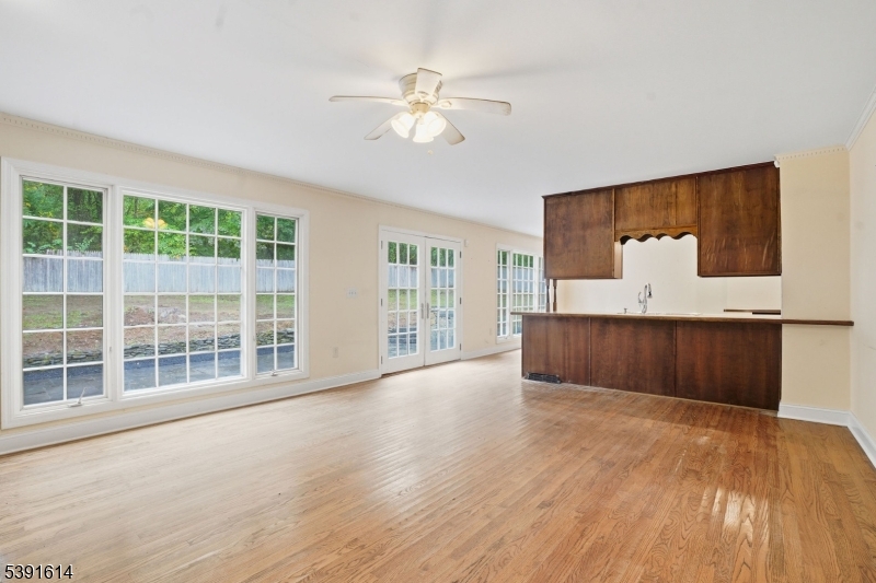 Family Rm to Kitchen