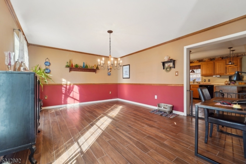 dining room to kitchen