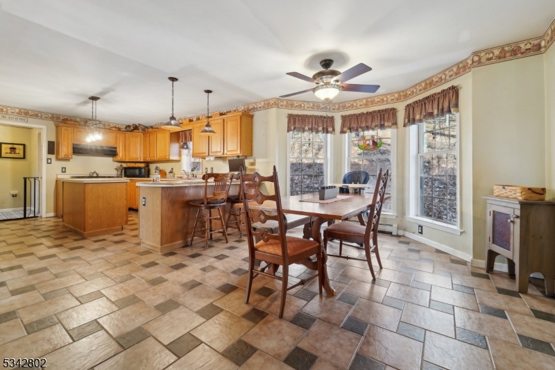 breakfast nook to kitchen