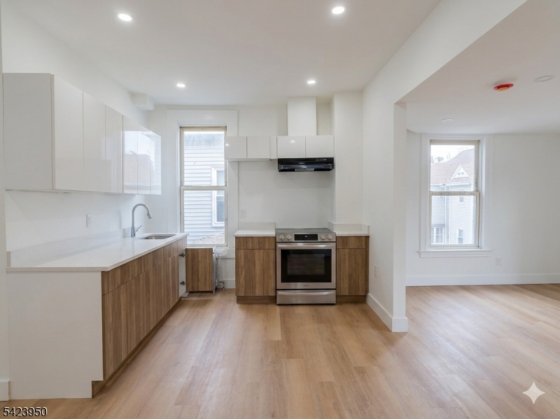 Kitchen Property is not furnished; staging is virtual.