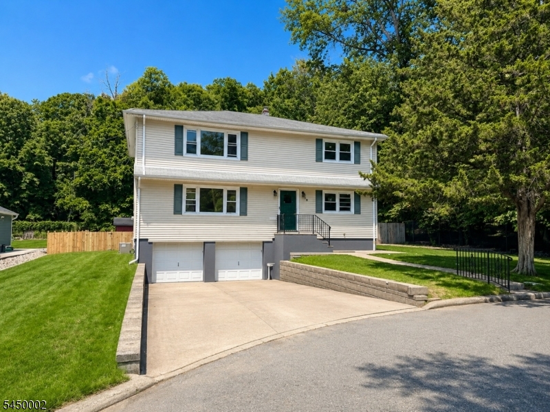 Welcome to 28 Carr St Unit 2!