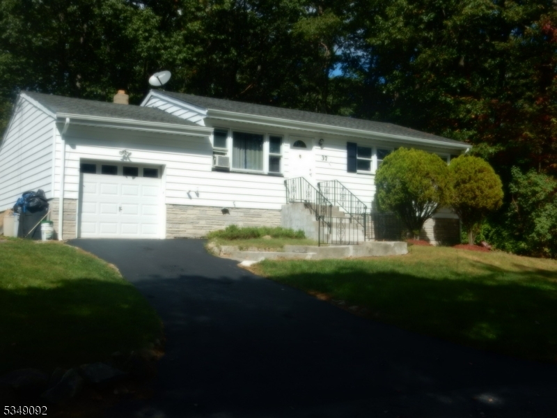 Charming Ranch minutes from major highways - ready for its new tenant!