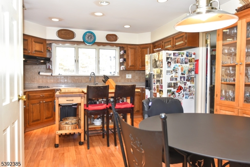 Kitchen (main floor)