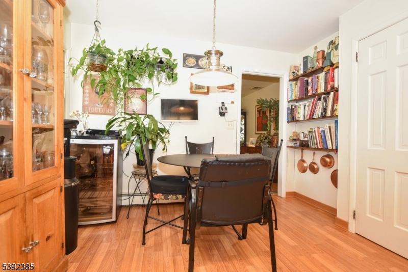 Kitchen (main floor)