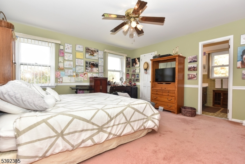 Primary bedroom/en suite