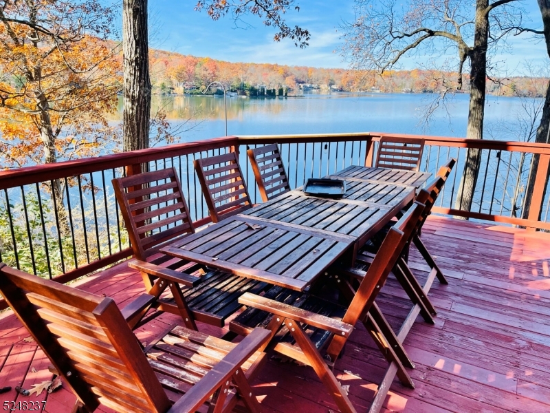 Large deck with panoramic view of the lake.