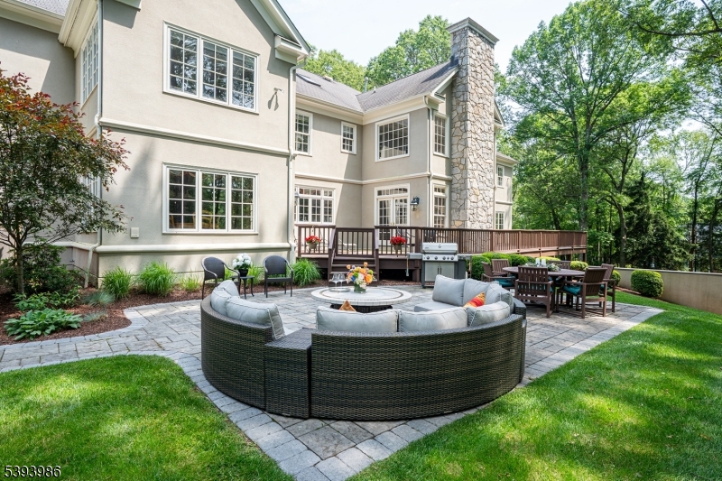 Entertaining Patio & Deck