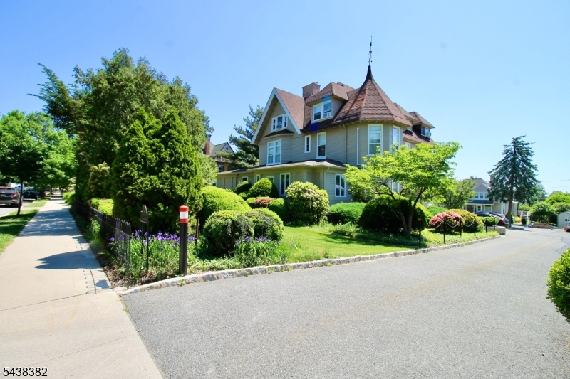 Main House to Carriage House