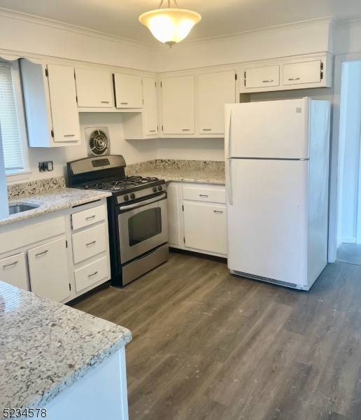KITCHEN W/GRANITE CTRS