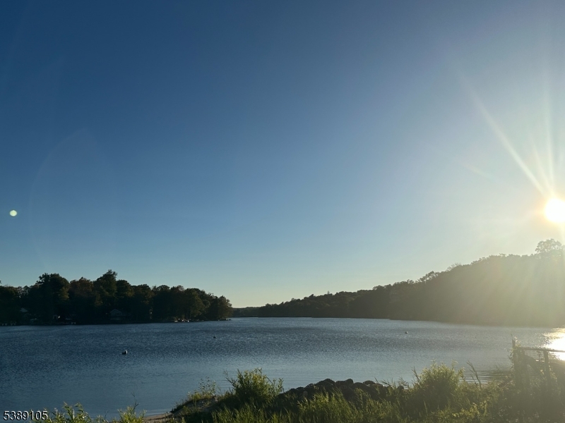 Nearby Upper Greenwood Lake