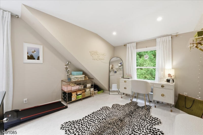 Home Office / Dressing Room