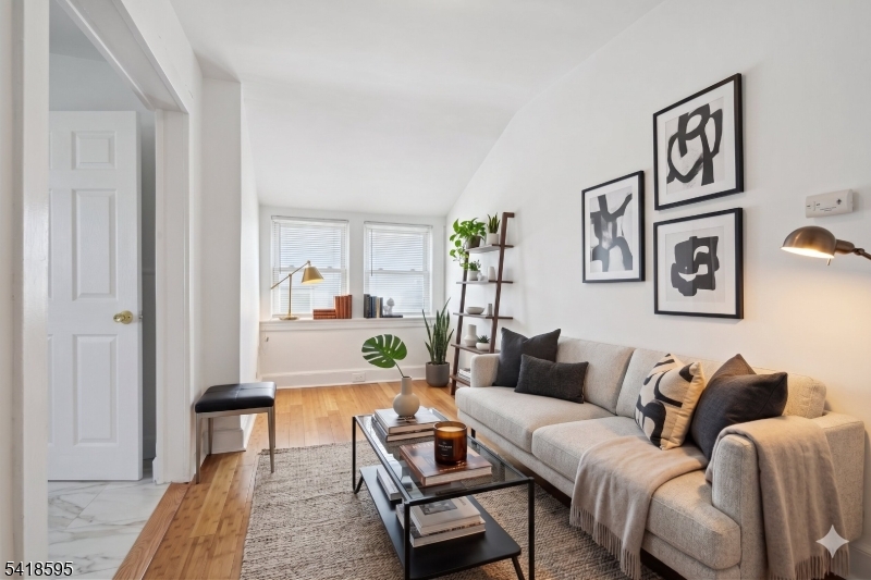 Living room Virtually staged