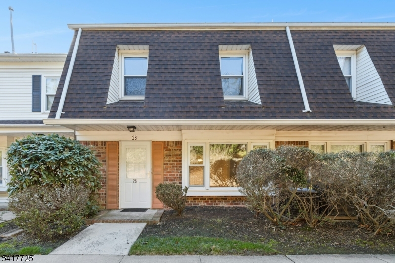 This entire home is freshly painted, newly carpeted, and ready for you to move right in!