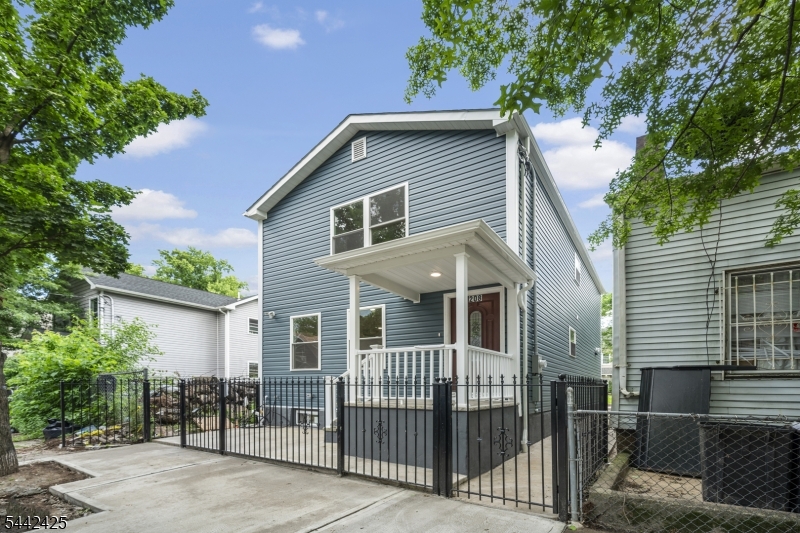 208 N 1ST STREET